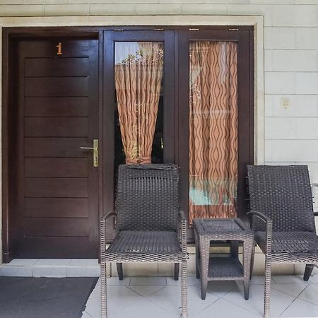 Denays Guesthouse Jimbaran ภายนอก รูปภาพ
